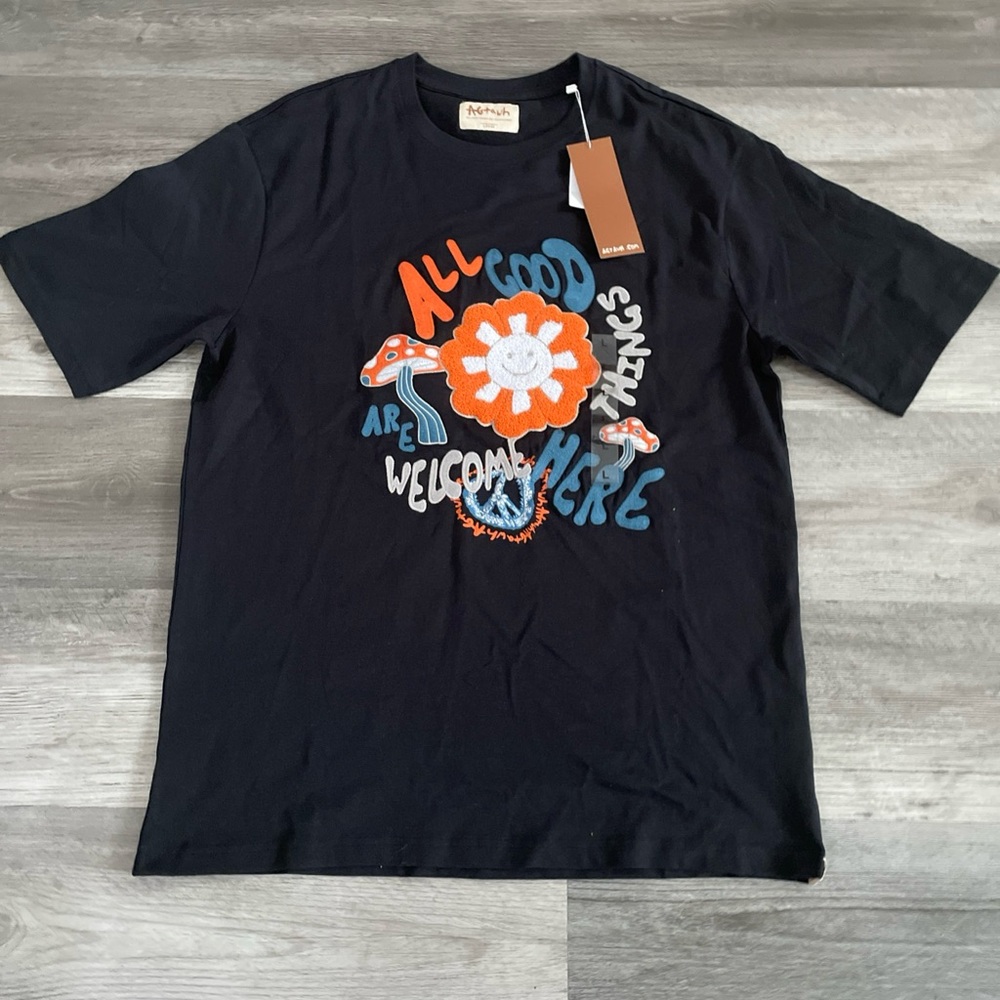 ALL GOOD THINGS ARE WELCOME HERE • FLOWER HIGH TEE | BLACK • Sz Large